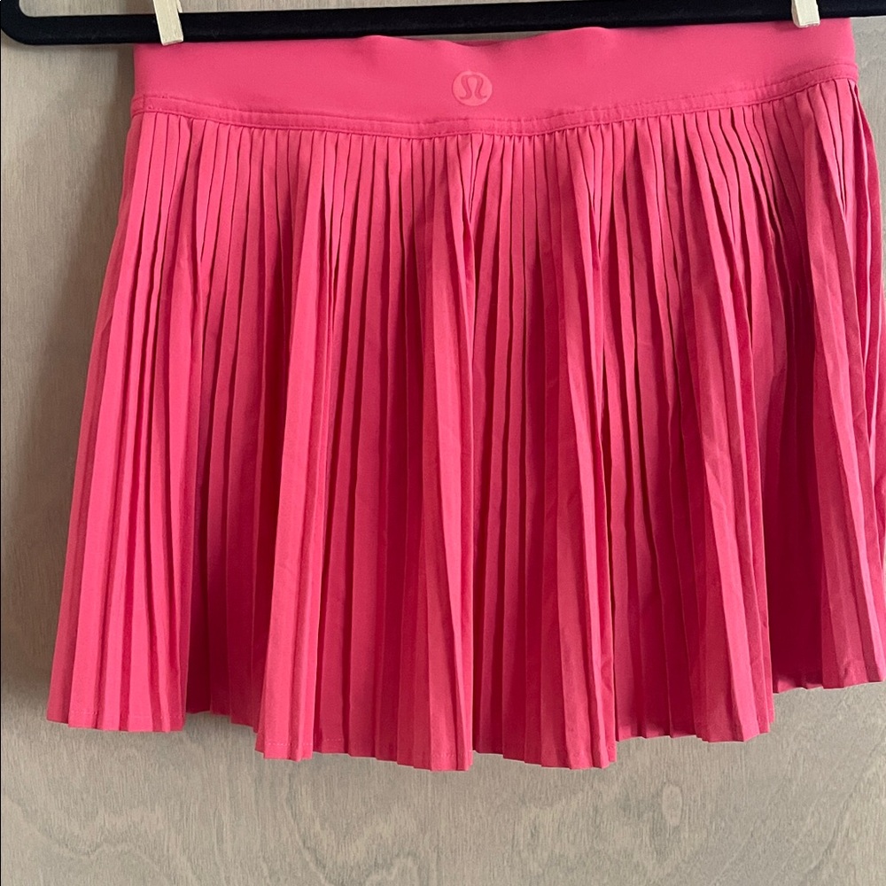 Lululemon Athletica Glaze Pink Tennis Skirt
Varsity pleated
Short Lined - Picture 3 of 3